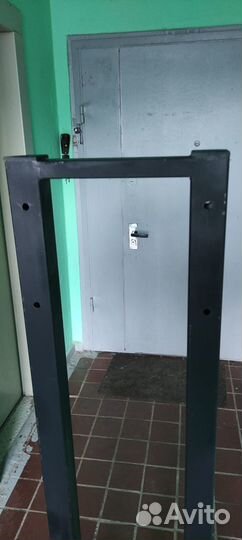 Стойка для телевизора на колесах