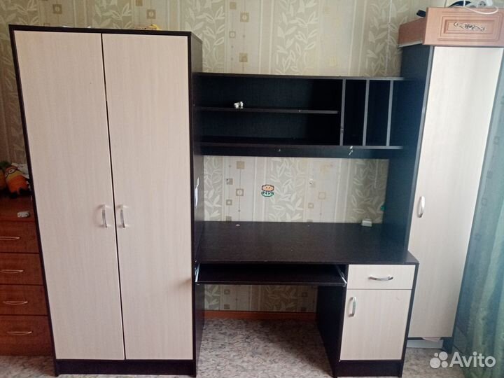 Детская стенка со столом