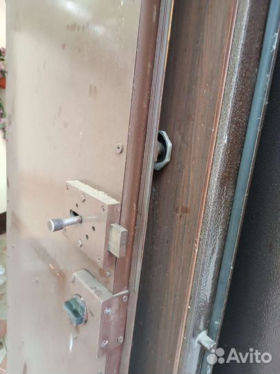 Дверь железная сейфовая с наличником