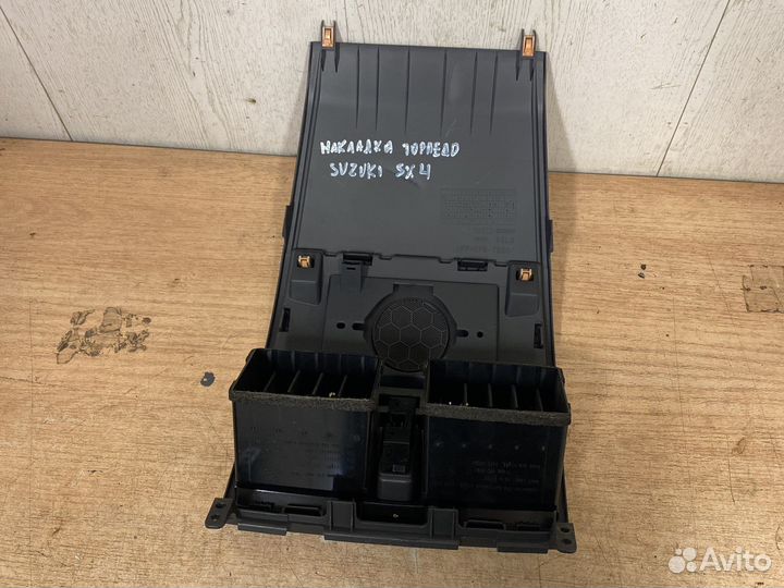 Накладка на торпедо/консоль Suzuki SX4