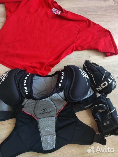 Нагрудник,шлем, краги, комбинезон