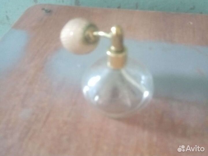 Старинная бутылка из-под духов