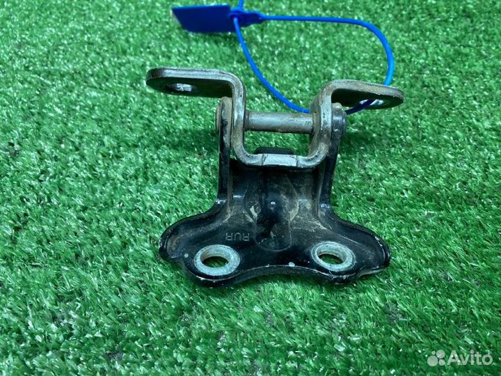 Петля двери задняя левая Hyundai Solaris