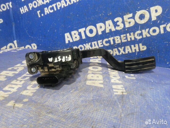 Педаль газа Ford Fiesta 5 хэтчбек fyja 2007