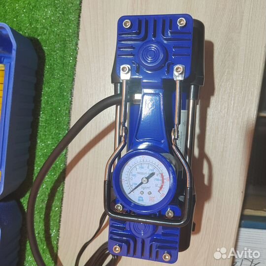 Автомобильный компрессор 12V (кр6903)