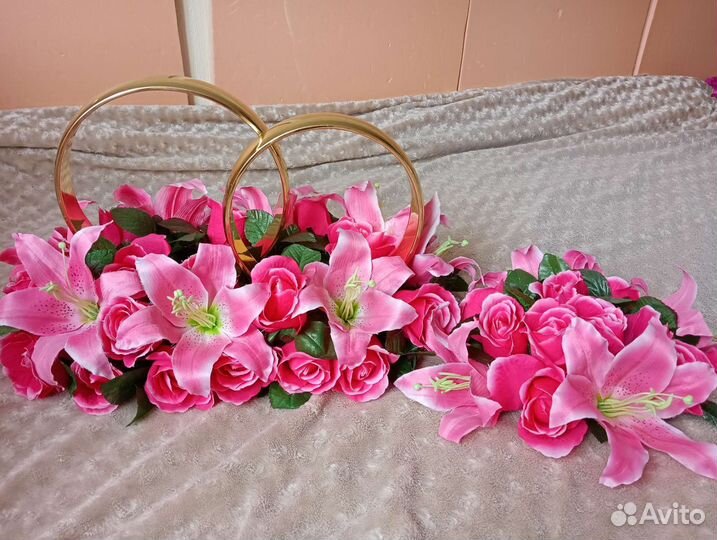 Свадебные кольца, украшения на машину