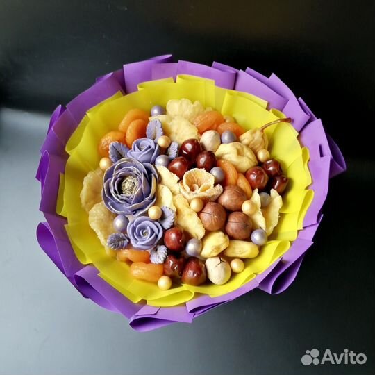 Съедобные букеты из шоколада и сухофруктов