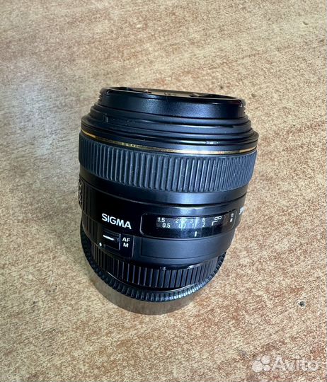 Объектив Sigma 30 mm 1 4