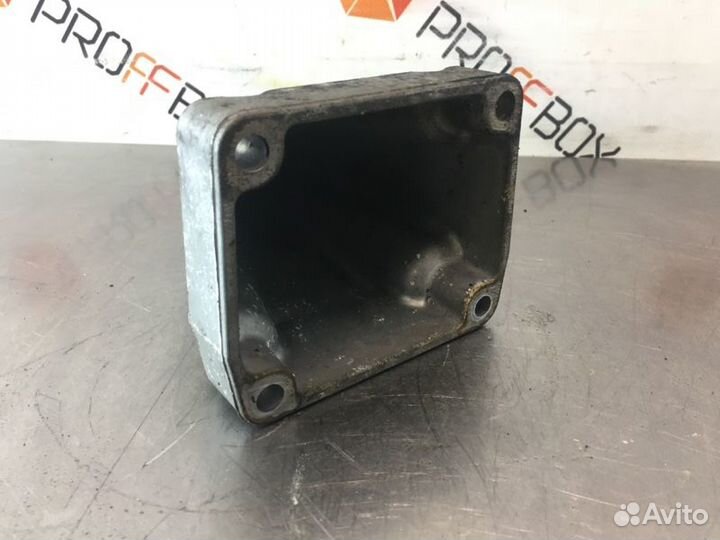 Кронштейн двигателя правый Mercedes C-Class W203