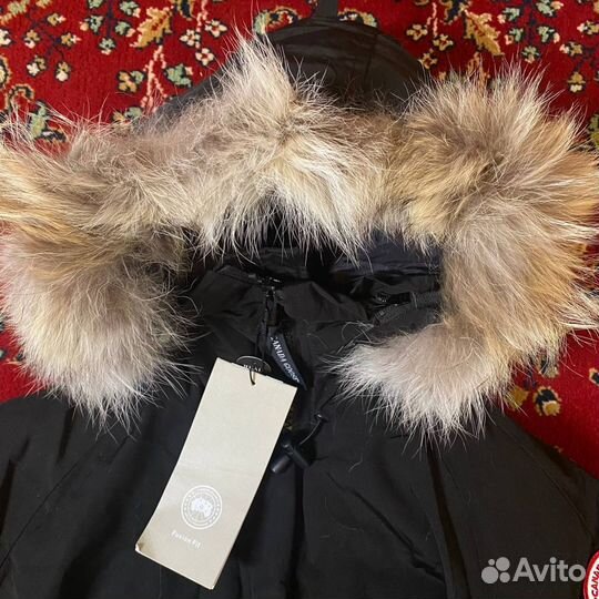 Пуховик Canada Goose