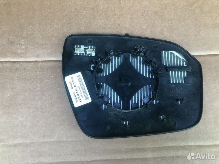 Range Rover Evoque зеркальный элемент левый