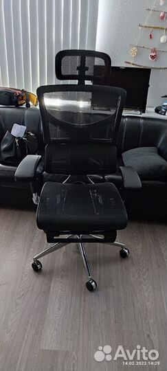 Эргономичное кресло Expert Sail с подножкой