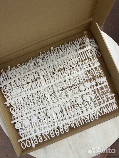 Доска с буквами, леттерборд