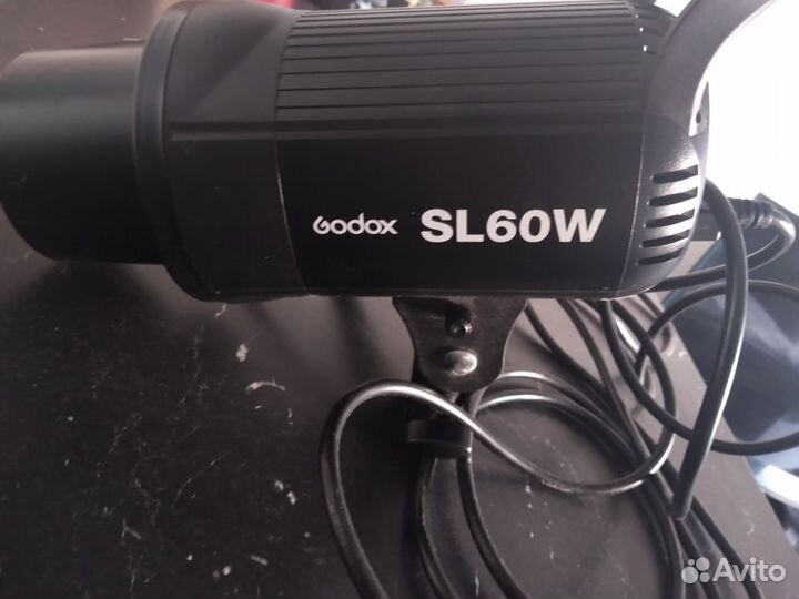 Осветитель светодиодный Godox SL60W студийный