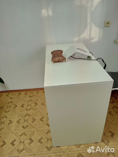 Маникюрный стол