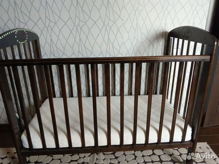 Детская кроватка