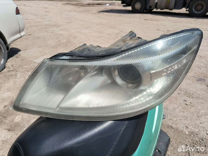 Передняя левая фара skoda octavia a5 с дефектом