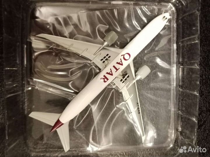 Boeing 777-300ER модель 1/500