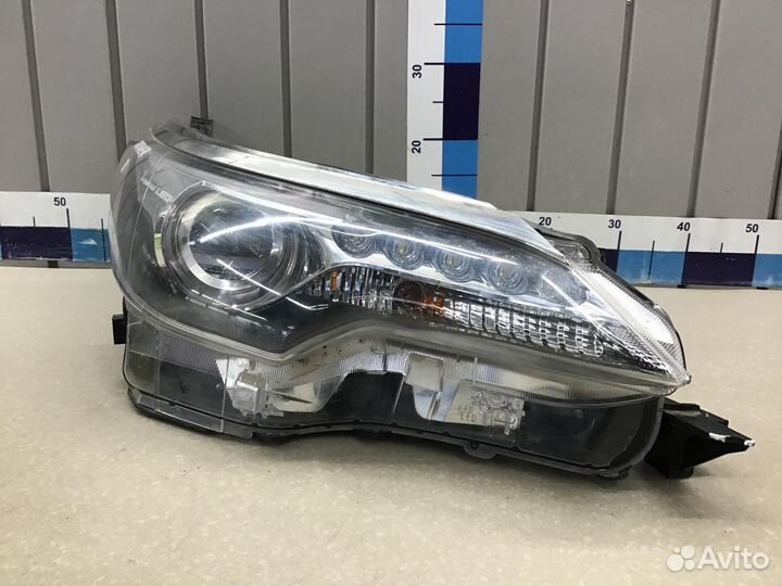 Фара правая Toyota Fortuner 2015
