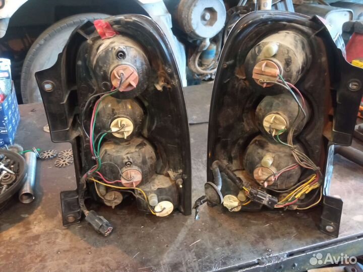 Задние фонари б/у на SsangYong Rexton