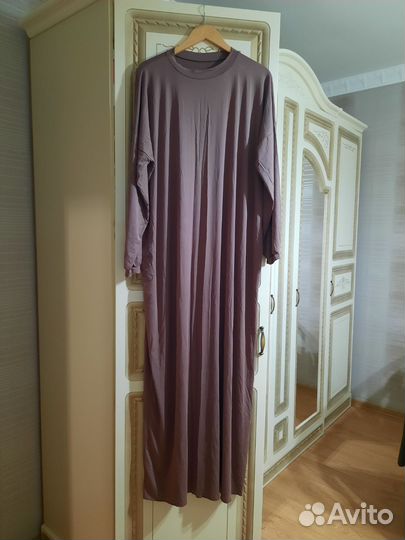 Платье с длинным рукавом