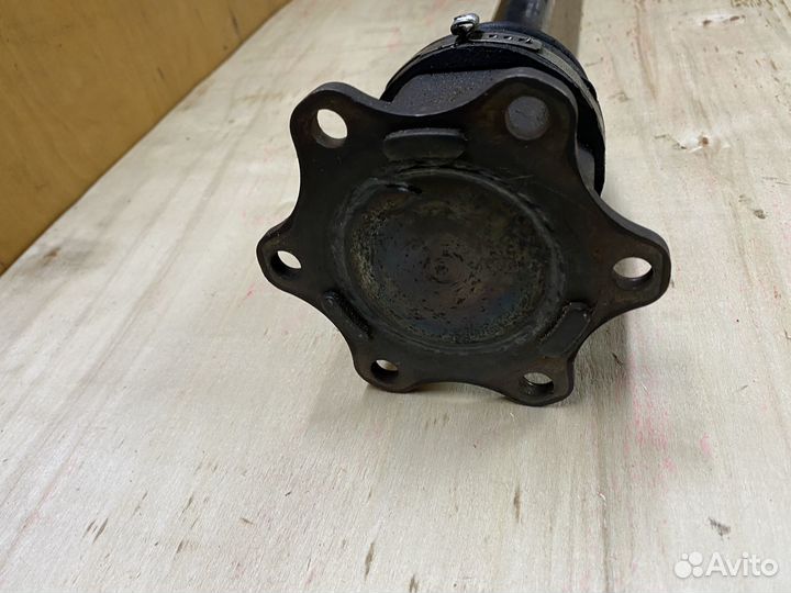 Приводной вал левый Audi A4 B7 2.0 бензин АКПП 90