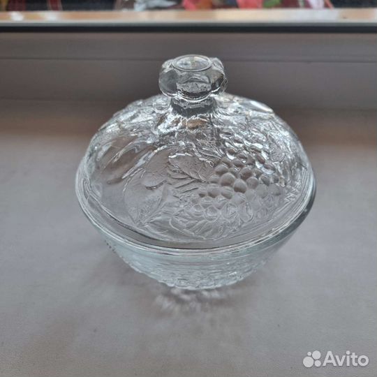 Конфетница, сахарница, вазы, салатницы