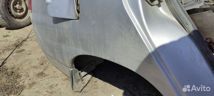 Задний правое крыло