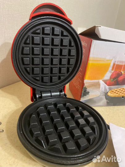 Электрическая вафельница новая