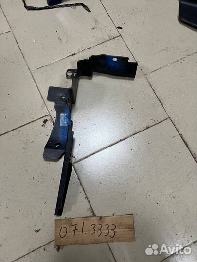 Воздуховод радиатора левый f-pace x761