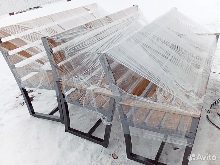 Скамейка садовая деревянная из профильной трубы