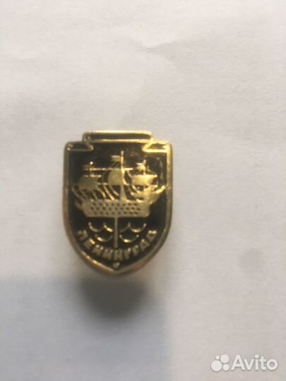 Жетон игровой и от галстука 
