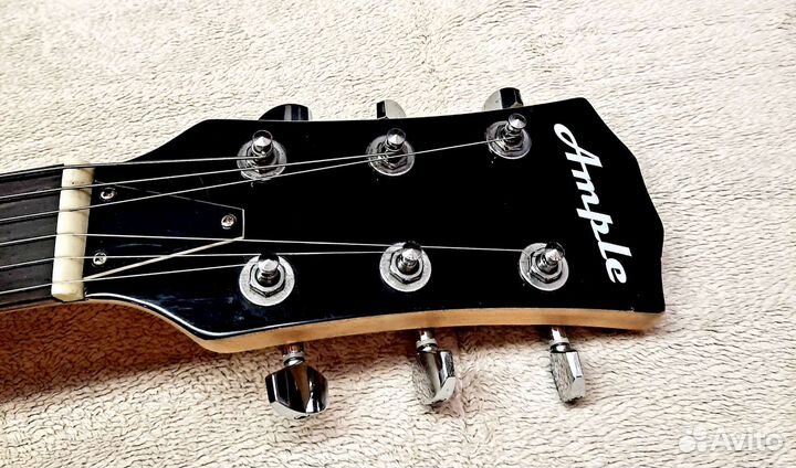 Электрогитара с комбоусилителем