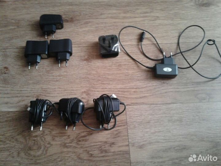 Зарядники на телефоны