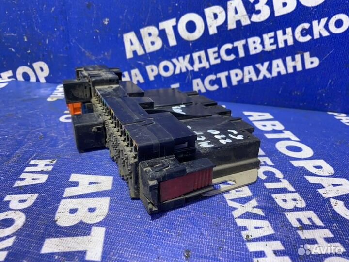 Блок предохранителей под капот Mercedes-Benz W220