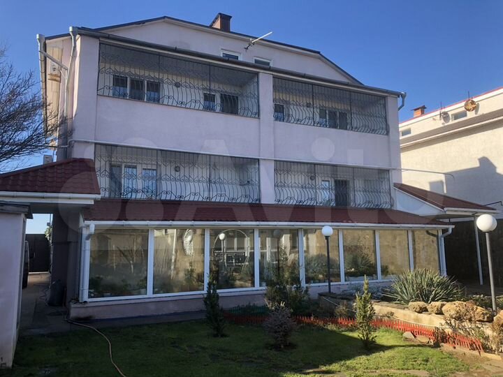 Дом 448 м² на участке 8 сот.