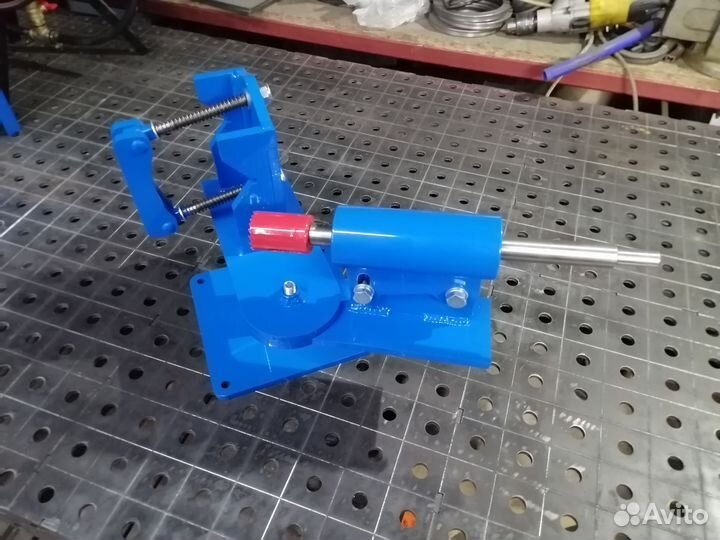 Устройство для выборки седловины в трубах