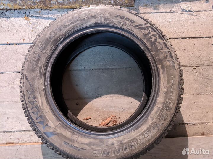 Bridgestone Ice Cruiser 7000 205/60 R16 92T