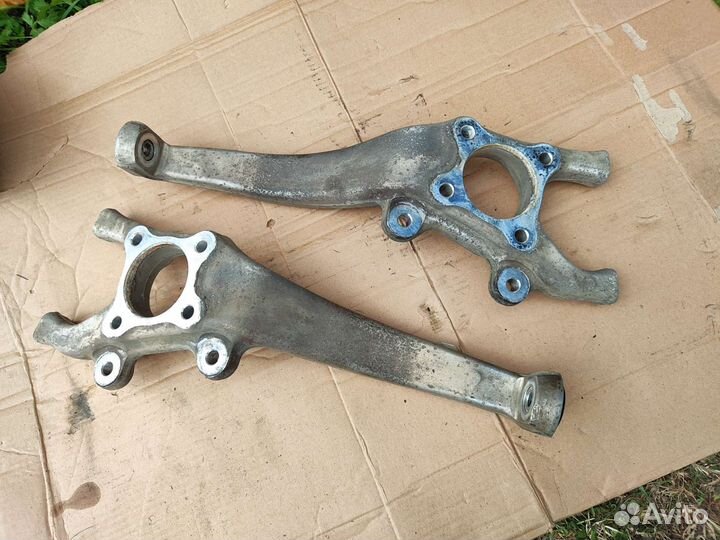 Поворотный кулак lexus is 250