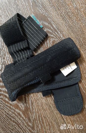 Бандаж на лучезапястный сустав правый