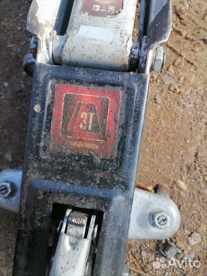 Домкрат гидравлический подкатной 3 т