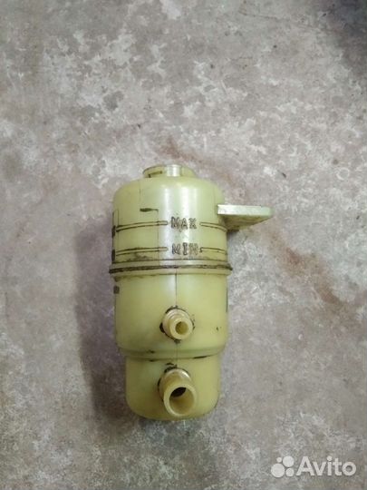 Бачок гур Митсубиси Лансер 9