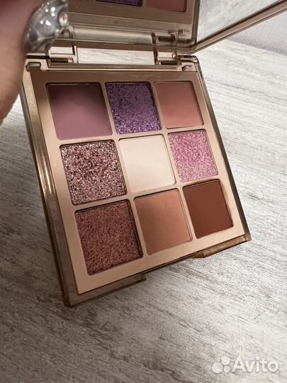 Палетка теней Huda Beauty Nude light