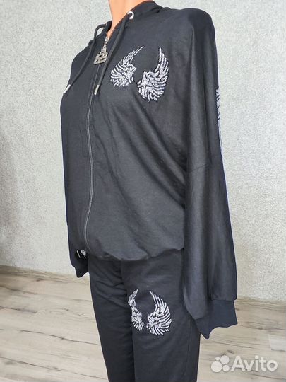 Костюм спортивный со стразами