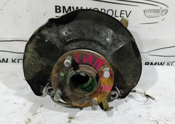 Кулак поворотный передний правый 2001-2007 Suzuki