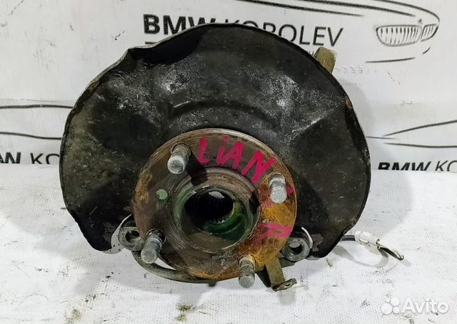 Кулак поворотный передний правый 2001-2007 Suzuki