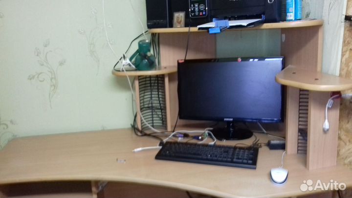 Компьютерный стол