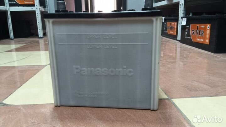 Автомобильный аккумулятор бу Panasonic(сам)