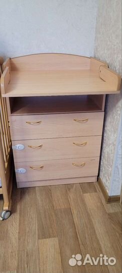 Кроватка детская и пеленальный комод