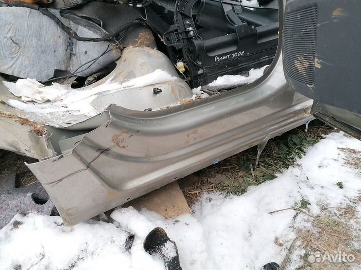 Порог правый Peugeot 3008 1.6 turbo ep6t